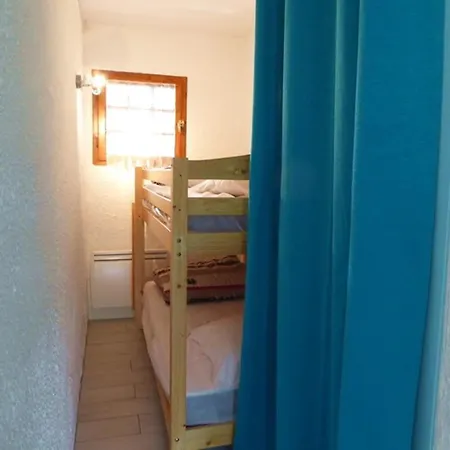 T2 Rénové, Proche Et Commerces, Balcon, Parking, Accepte Petits Animaux - Fr-1-776-56 *